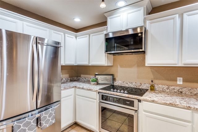 221 Rose Avenue, Cleburne, TX 76033