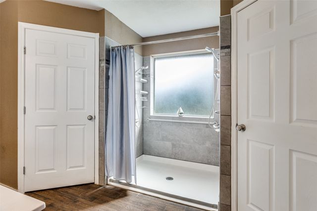 221 Rose Avenue, Cleburne, TX 76033