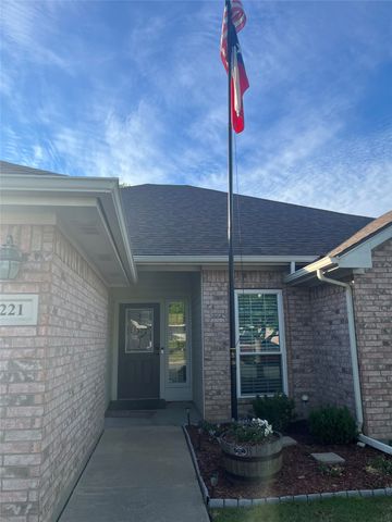 221 Rose Avenue, Cleburne, TX 76033