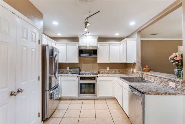 221 Rose Avenue, Cleburne, TX 76033