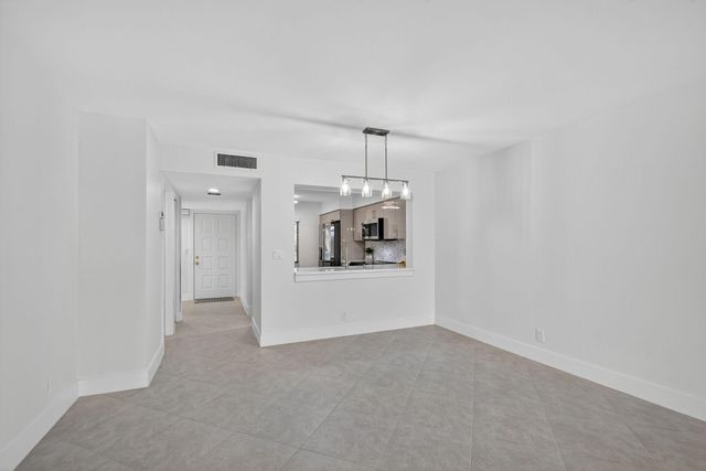 7270 Ashford Place 208, Delray Beach, FL 33446