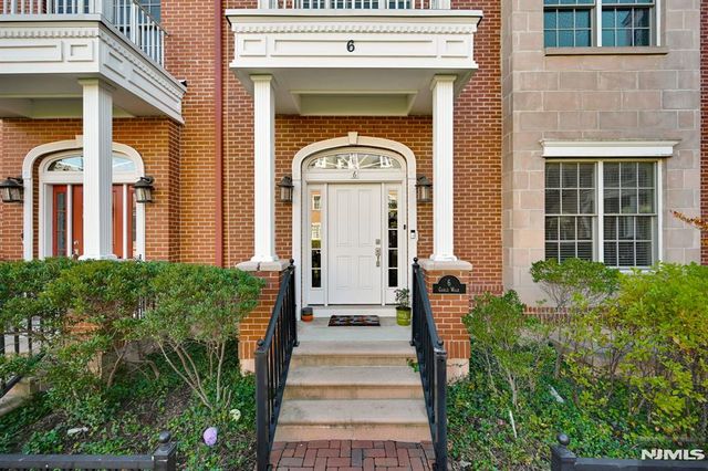 6 Gable Walk, Livingston, NJ 07039