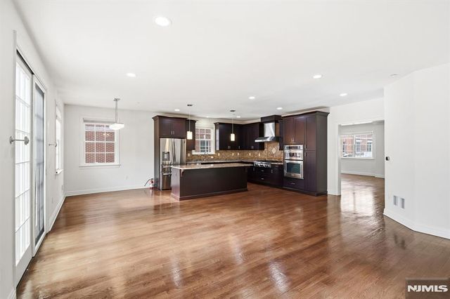 6 Gable Walk, Livingston, NJ 07039