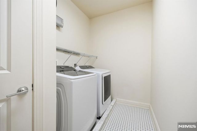 6 Gable Walk, Livingston, NJ 07039