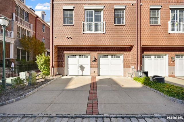 6 Gable Walk, Livingston, NJ 07039