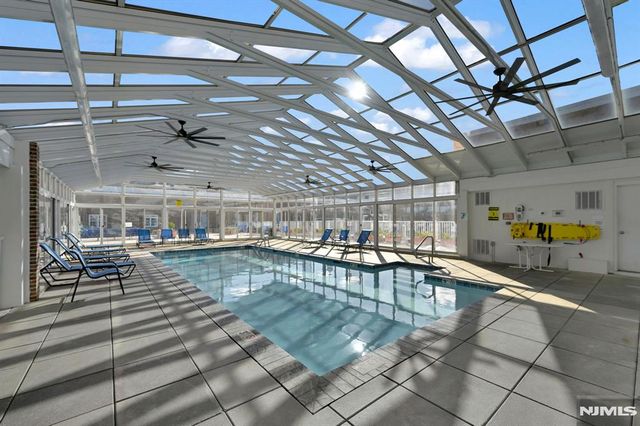 6 Gable Walk, Livingston, NJ 07039