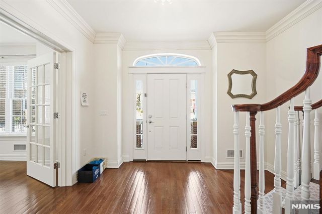 6 Gable Walk, Livingston, NJ 07039