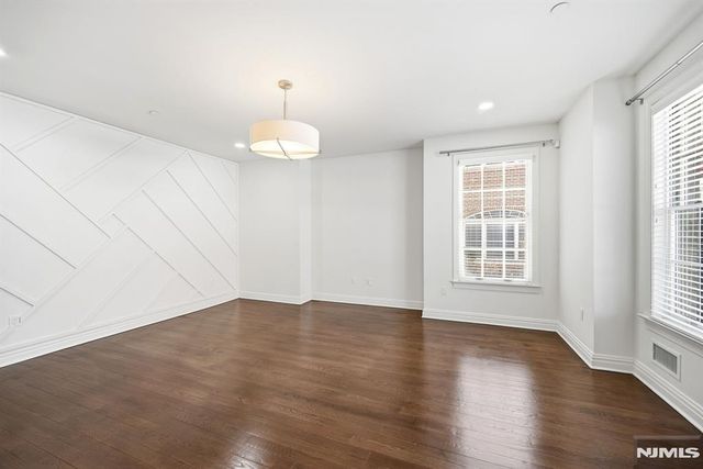 6 Gable Walk, Livingston, NJ 07039