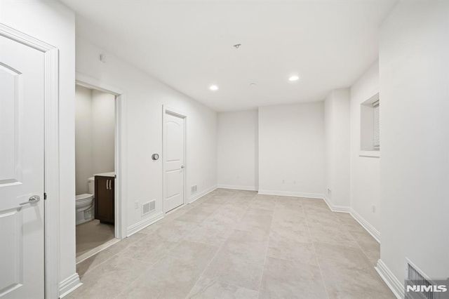 6 Gable Walk, Livingston, NJ 07039