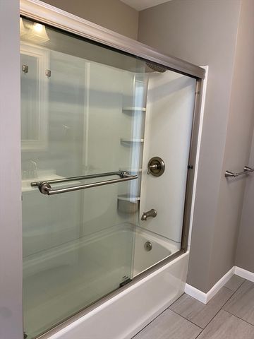 37 Laura Ln, Holyoke, MA 01040