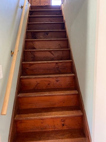 37 Laura Ln, Holyoke, MA 01040