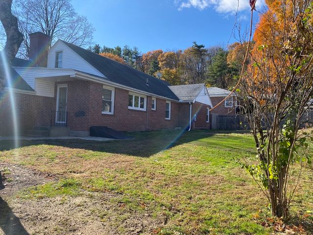 37 Laura Ln, Holyoke, MA 01040