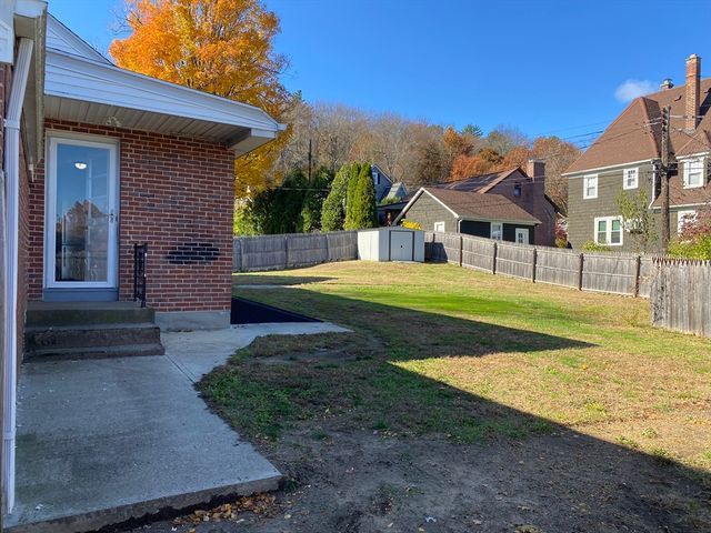 37 Laura Ln, Holyoke, MA 01040