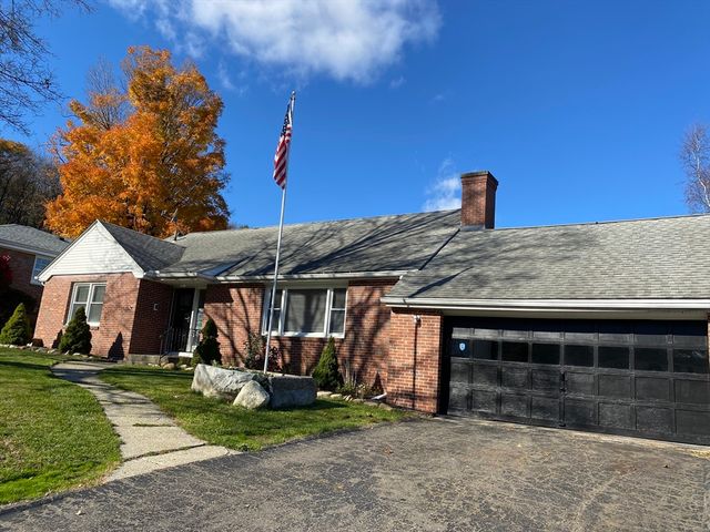 37 Laura Ln, Holyoke, MA 01040