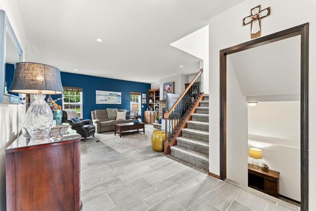 W275N342 Arrowhead TRAIL, Waukesha, WI 53188
