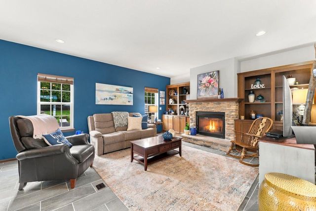 W275N342 Arrowhead TRAIL, Waukesha, WI 53188