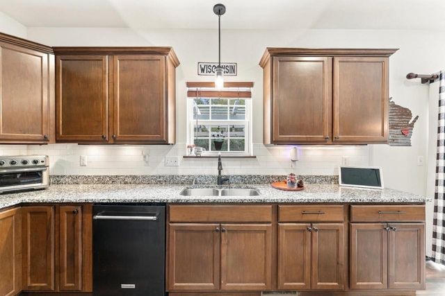 W275N342 Arrowhead TRAIL, Waukesha, WI 53188