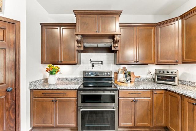 W275N342 Arrowhead TRAIL, Waukesha, WI 53188