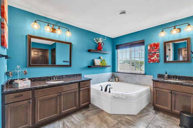 W275N342 Arrowhead TRAIL, Waukesha, WI 53188