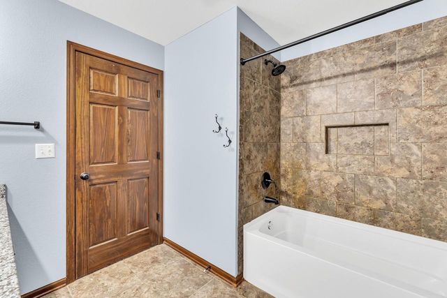 W275N342 Arrowhead TRAIL, Waukesha, WI 53188