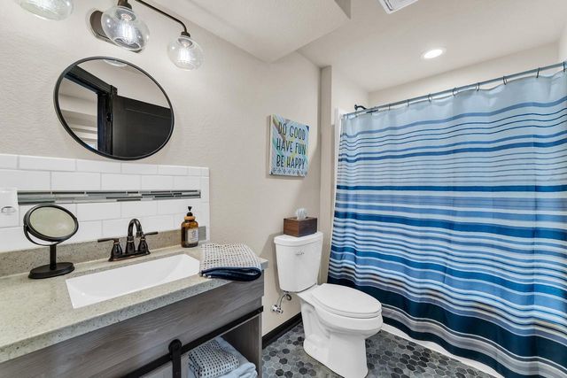 W275N342 Arrowhead TRAIL, Waukesha, WI 53188