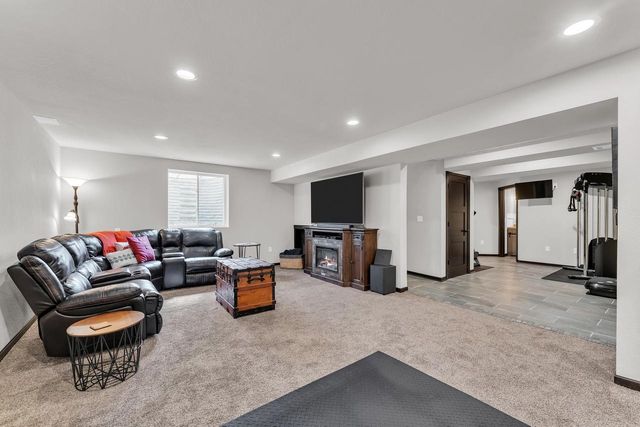 W275N342 Arrowhead TRAIL, Waukesha, WI 53188