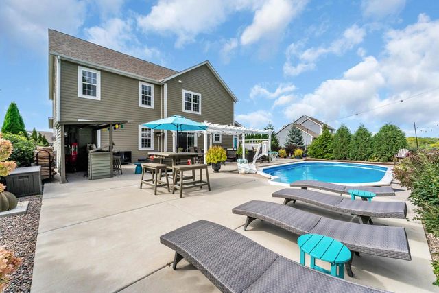 W275N342 Arrowhead TRAIL, Waukesha, WI 53188