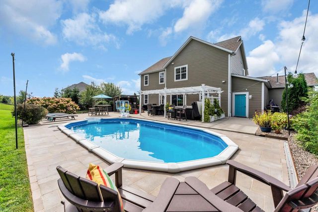 W275N342 Arrowhead TRAIL, Waukesha, WI 53188