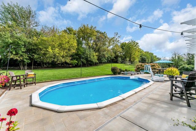 W275N342 Arrowhead TRAIL, Waukesha, WI 53188