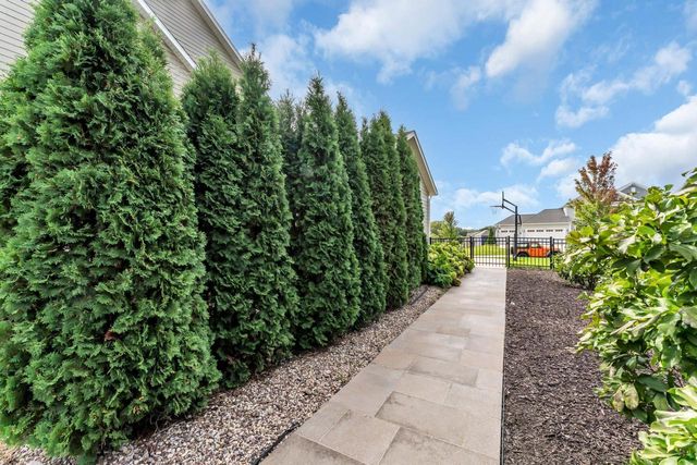 W275N342 Arrowhead TRAIL, Waukesha, WI 53188