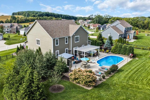 W275N342 Arrowhead TRAIL, Waukesha, WI 53188