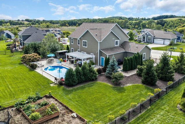 W275N342 Arrowhead TRAIL, Waukesha, WI 53188