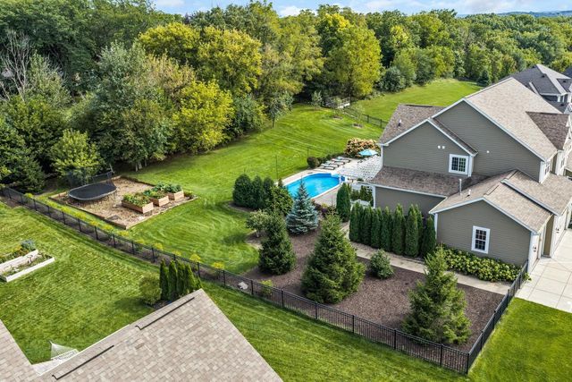 W275N342 Arrowhead TRAIL, Waukesha, WI 53188