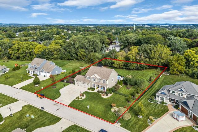W275N342 Arrowhead TRAIL, Waukesha, WI 53188