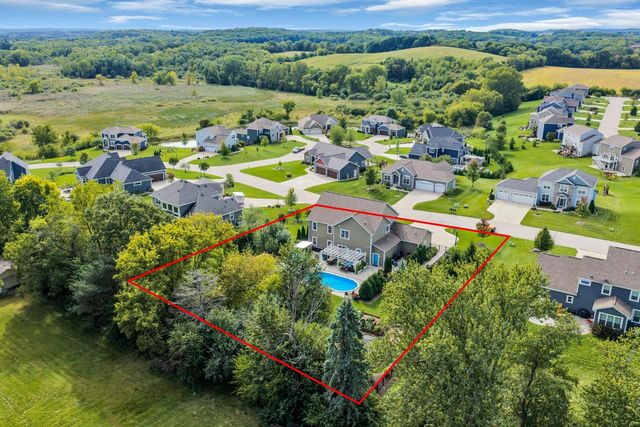 W275N342 Arrowhead TRAIL, Waukesha, WI 53188
