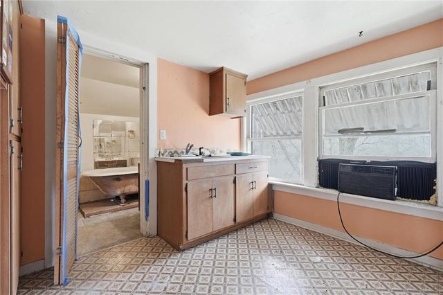 115 S Walnut Street, Olathe, KS 66061