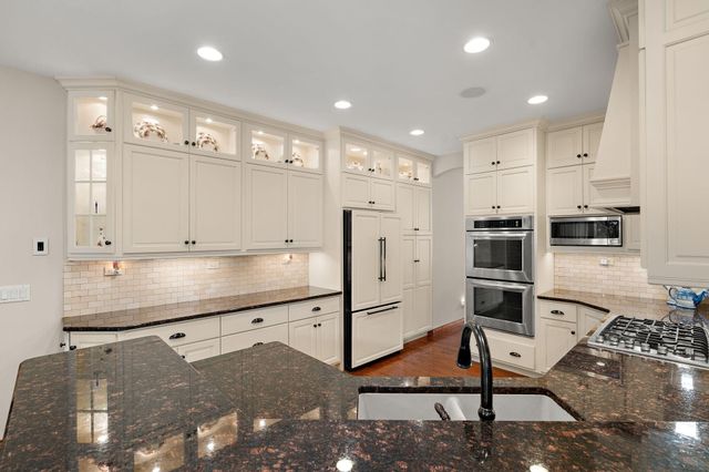 770 Quinlan Court, Crown Point, IN 46307