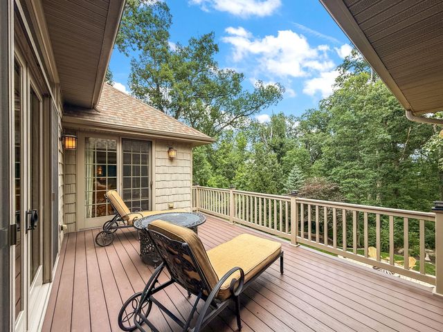 770 Quinlan Court, Crown Point, IN 46307