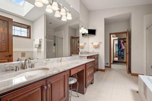 770 Quinlan Court, Crown Point, IN 46307