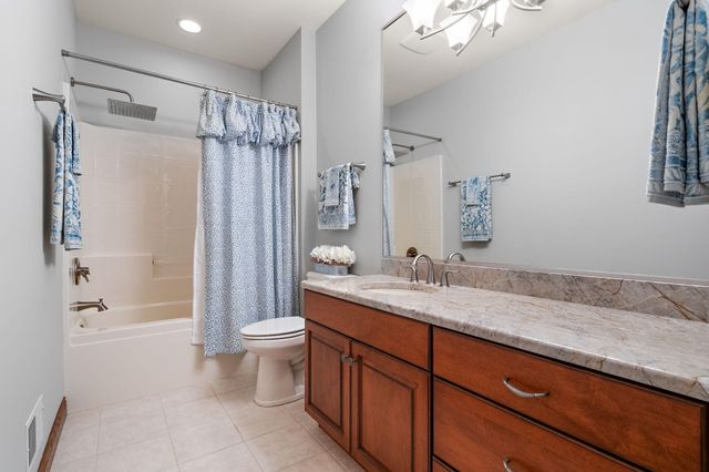 770 Quinlan Court, Crown Point, IN 46307