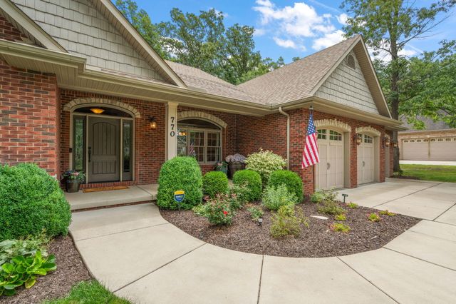 770 Quinlan Court, Crown Point, IN 46307