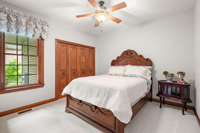 770 Quinlan Court, Crown Point, IN 46307