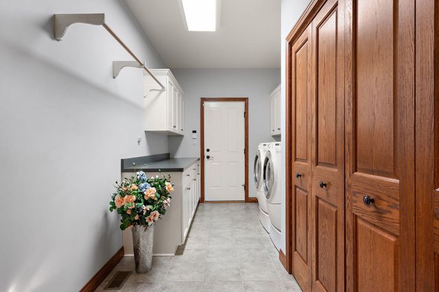 770 Quinlan Court, Crown Point, IN 46307