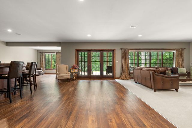 770 Quinlan Court, Crown Point, IN 46307