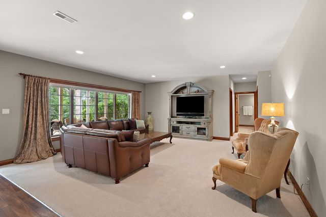770 Quinlan Court, Crown Point, IN 46307