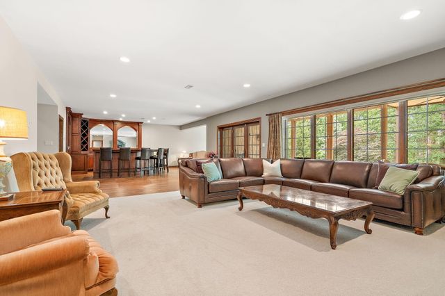770 Quinlan Court, Crown Point, IN 46307
