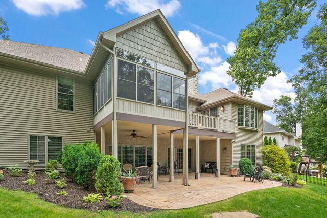 770 Quinlan Court, Crown Point, IN 46307