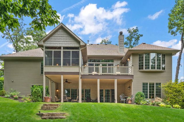 770 Quinlan Court, Crown Point, IN 46307