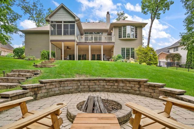 770 Quinlan Court, Crown Point, IN 46307