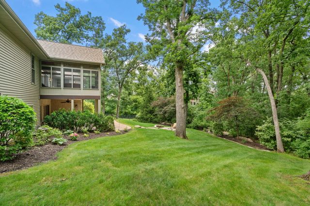 770 Quinlan Court, Crown Point, IN 46307